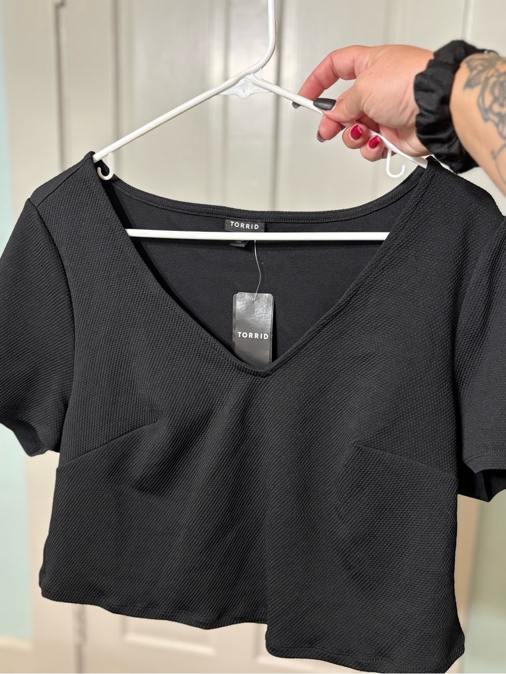torrid Black V-Neck Textured Short Sleeve Crop Top